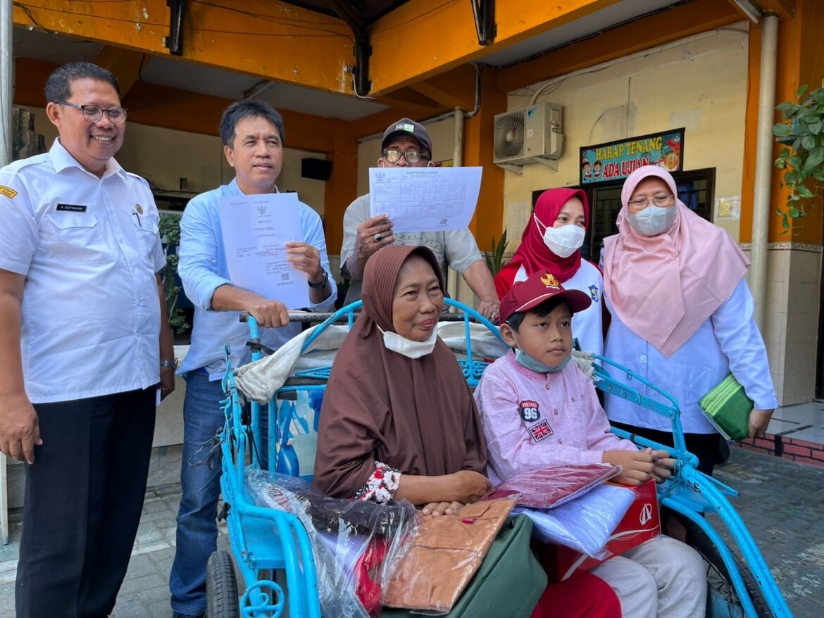 Hari Anak Sekolah 2022, Imam Syafi’i Antarkan Hafiz yang Sudah Bisa Sekolah