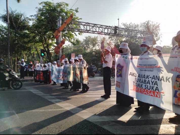 Pelajar Surabaya Kampanyekan Stop Kekerasan pada Anak