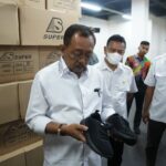 Armuji Eks Wisma Dongdong Produksi Sepatu Untuk Siswa MBR