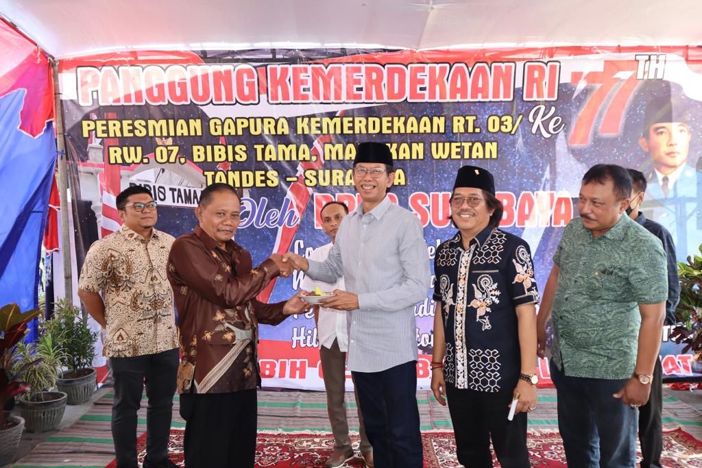 Ketua DPRD Kota Surabaya Resmikan ‘Gapura Kemerdekaan ‘