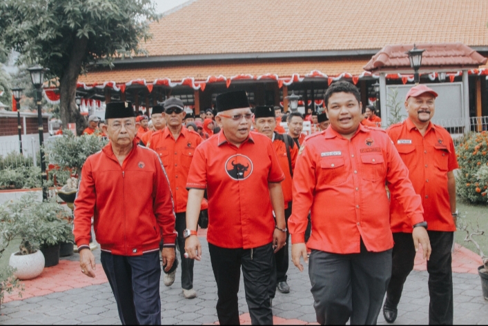 DPC PDI Perjuangan Kota Surabaya Ziarah ke Makam Pahlawan Nasional