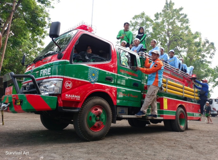 Mobil Damkar Semarakkan SPAB di Probolinggo