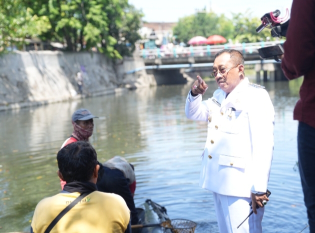 Wakil Walikota Armuji Sidak Kali Kedinding Usai Upacara HUT RI