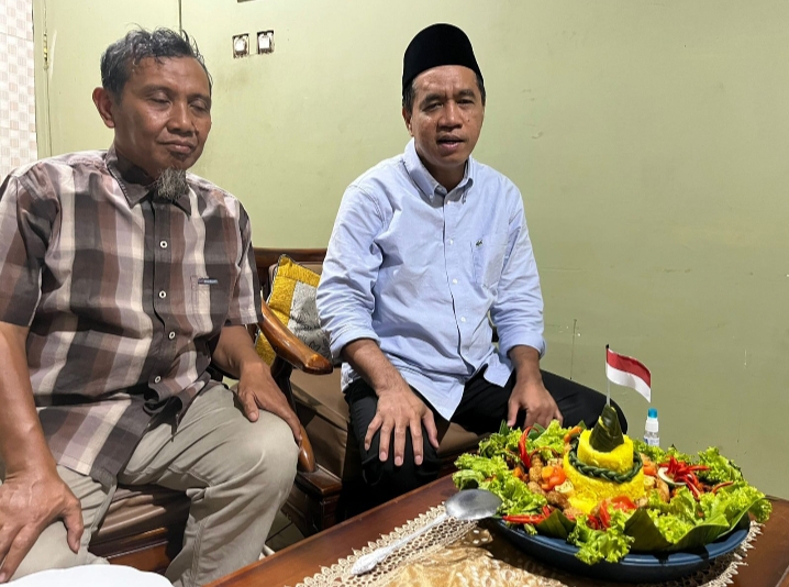 Unik, Anggota Dewan di Surabaya Rayakan HUT RI Bersama Eks Napiter