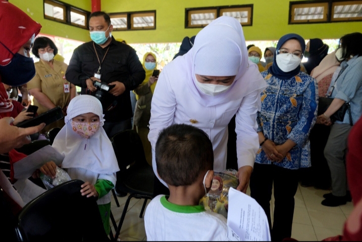 Ketua TP PKK Bersama Gubernur Jatim Tinjau Percepatan BIAN di Kota Surabaya