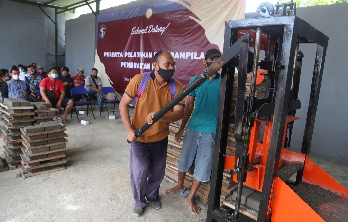 DSDABM Surabaya Sebut Omzet MBR Padat Karya Disektor Paving Tembus Rp6 Juta