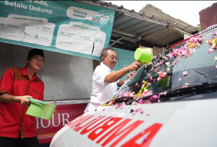 Wawali Surabaya Armuji Resmikan Ambulans LPMK Wiyung