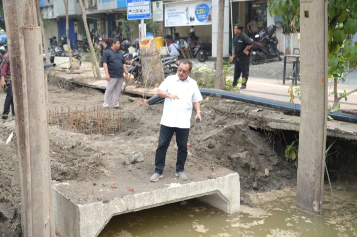 Wawali Armuji Minta Kontraktor Perhatikan Keselamatan Warga Dalam Pengerjaan Box Culvert