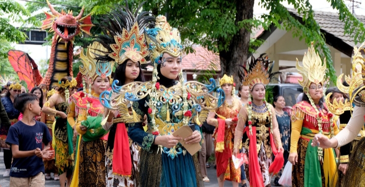 Ini Dia Kemeriahan Pawai Bersih Desa di Tandes