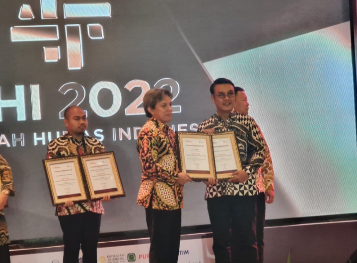 Pemkot Surabaya Raih Penghargaan sebagai Institusi Terpopuler di Media Digital 2022