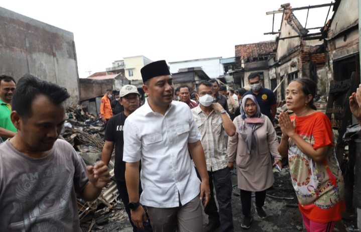 Walikota Surabaya Akan Bangunankan Rumah Korban Kebakaran Tegalsari