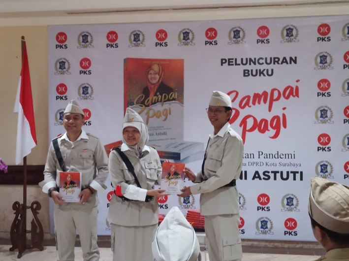 Wakil Ketua DPRD Kota Surabaya Reni Astuti Luncurkan Buku ‘Sampai Pagi’
