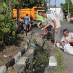 Pemkot Surabaya Terjunkan 20 Dump Truck Pengangkutan Sampah Hasil Kerja Bakti Warga