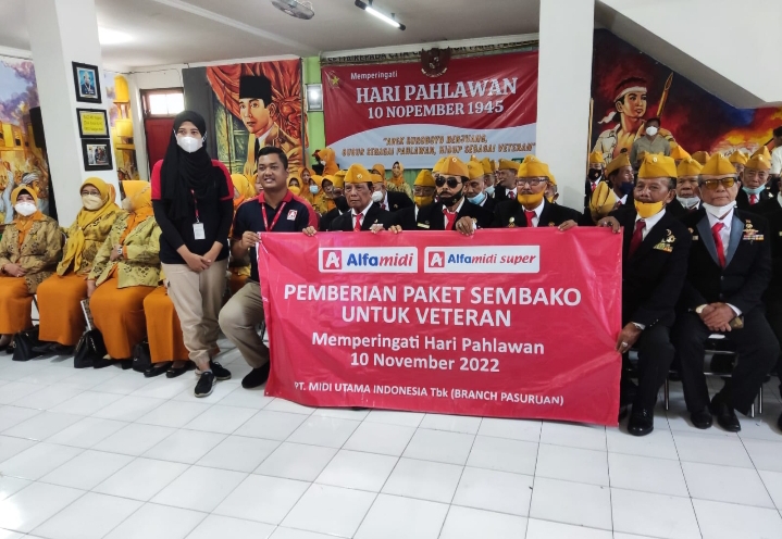 Peringati Hari Pahlawan, Alfamidi Cabang Jawa Timur salurkan sembako ke para veteran