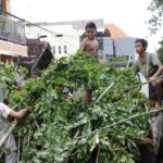 Dukung Program 'Surabaya Bergerak', Remaja Tambak Segaran Wetan ikut Kerja Bakti