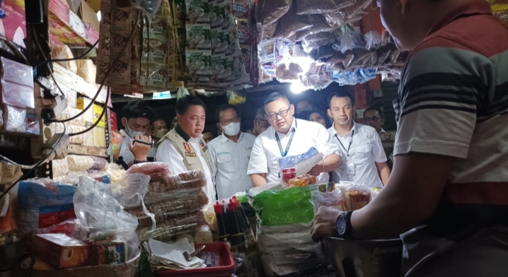 Kanwil IV KPPU Cek Langsung Stok Migor dan Harga Bapok di Pasar Wonokromo