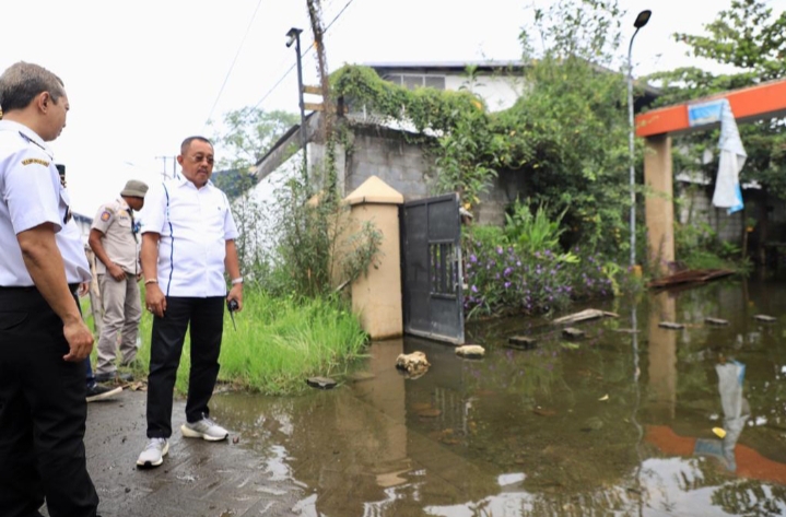 Tergenang Air, Wakil Walikota Armuji Tinjau Saluran Pergudangan Kalianak