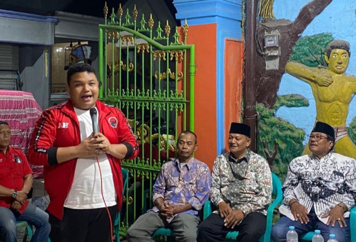 Wakil Sekretaris DPC PDIP Achmad Hidayat Gaungkan Keberhasilan Reformasi Birokrasi dan Layanan Publik Eri – Armuji