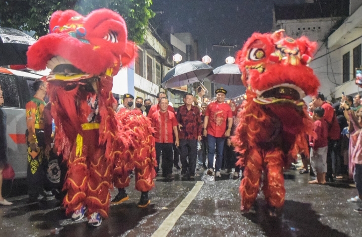 Walikota Eri Cahyadi Nikmati Perayaan Cap Go Meh di Kya-Kya