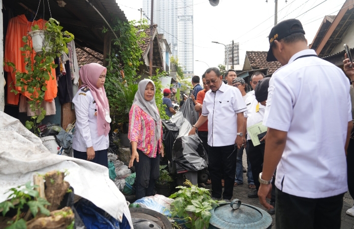 Wawali Surabaya Armuji Pastikan Rumah Salah Satu Warga Gayungan Ikut Rutilahu