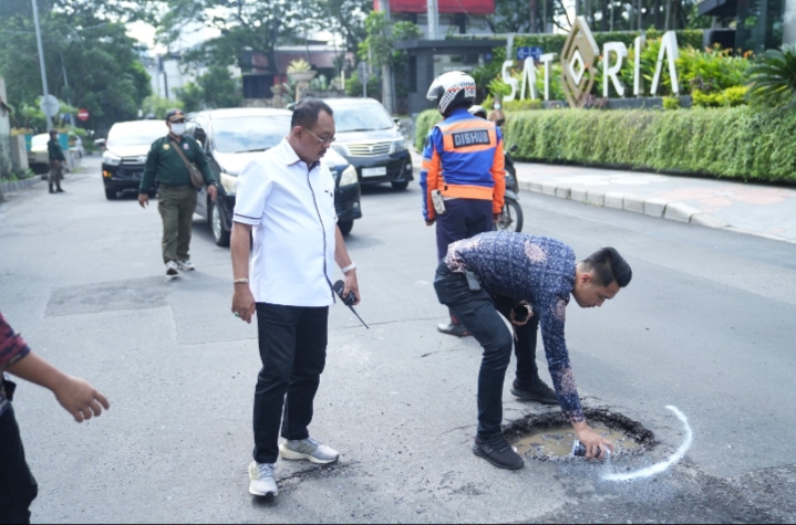 Masih Ada Jalan Berlubang, Wawali Armuji: Anggaran Perawatan Jalan di Surabaya Tahun 2023 Capai Rp30 Miliar