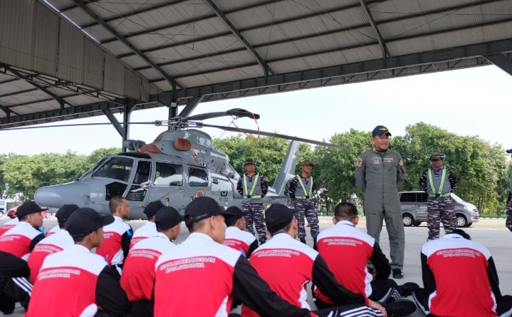 Di Sekolah Kebangsaan, Pelajar Surabaya Dilatih Disiplin hingga Diperkenalkan Helikopter dan Pesawat TNI AL