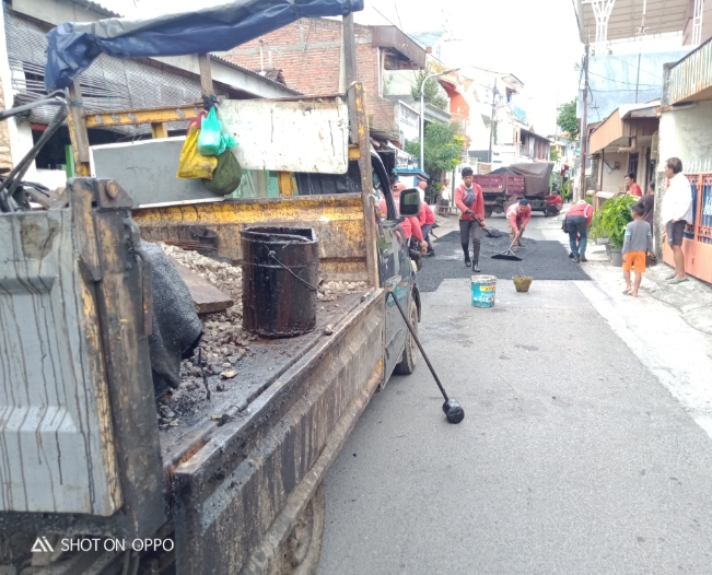 Pemkot Surabaya Lakukan Perbaikan Jalan Berlubang di 100 Titik Per Hari
