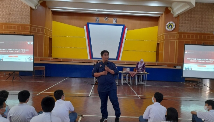 Ajak Gunakan Hak Pilih, KPU Surabaya Sosialisasi Pemilu 2024 di SMA Katholik St. Louis 1