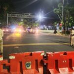 Pemotor Tabrak Petugas Satpol PP Surabaya saat Sedang Tugas Antisipasi Balap Liar