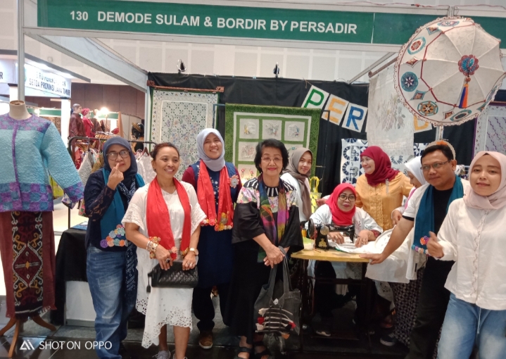 Persadir Ramaikan Pameran Batik di Grand City Surabaya