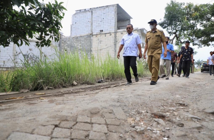 Wawali Surabaya Armuji Marah Besar, Jalan Beji PDAM Remuk sering dilewati truk bermuatan material