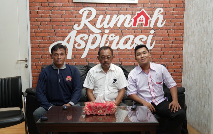 Ramadhan di Rumah Aspirasi Cak Ji, Warga Sambat IPT Tak kunjung Keluar 