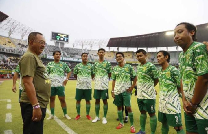 Bonek kawal Pemain Persija, Cak Ji : Melu Bangga, Bonek surabaya For Indonesia