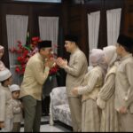 Warga Surabaya Hadiri Open House Lebaran Walikota Eri Cahyadi 