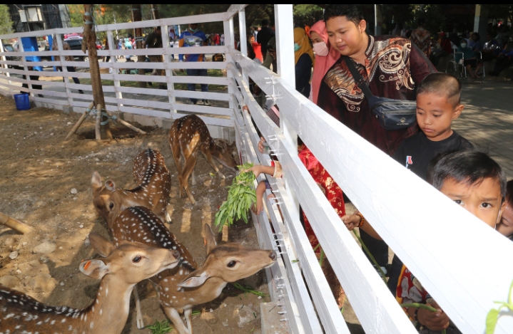 Beri Rasa Aman Pengunjung, Satpol PP dan BPBD Kota Surabaya Siaga di Tempat Wisata