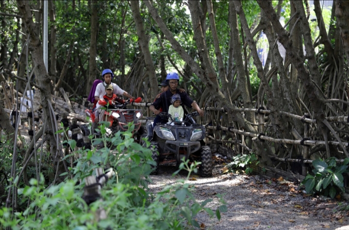 Libur Lebaran, Pengunjung Romokalisari Adventure Land Tembus Seribu Orang