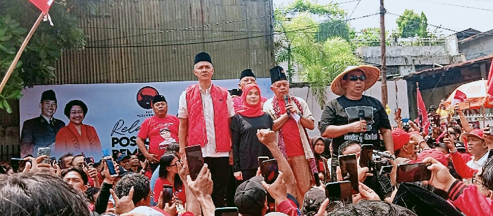 Ganjar Pranowo Disambut Antusias Kader Banteng Surabaya