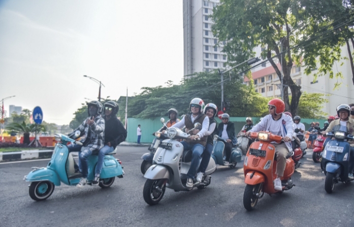 Wali Kota Eri Cahyadi Sunmori bersama Ribuan Komunitas Vespa