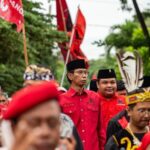 Meriah Pawai Budaya, PDIP Surabaya Long March Daftarkan Bacaleg ke KPU