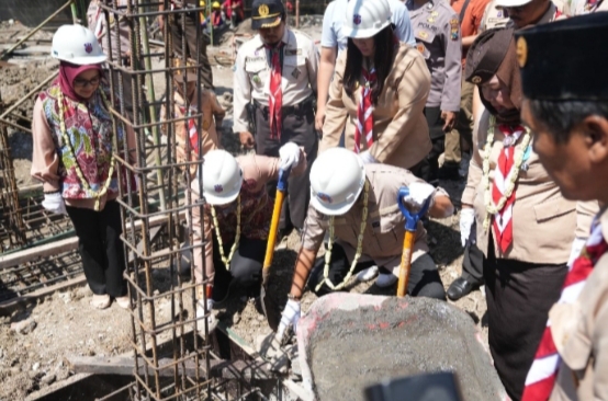 Wawali Armuji Lakukan Peletakan Batu Pertama Gedung Kwarcab Pramuka