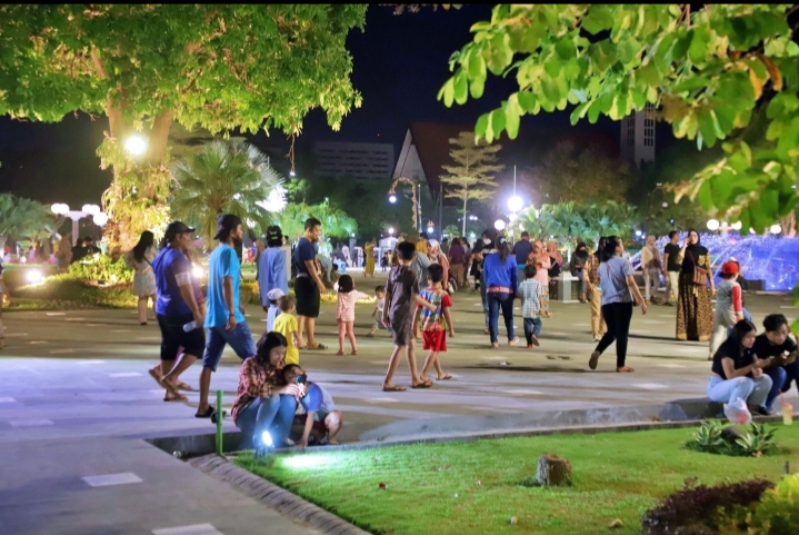 Setiap Malam Taman Surya Selalu Dipadati Pengunjung