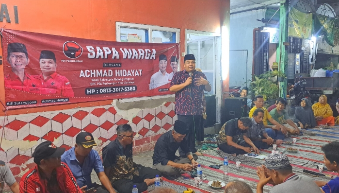 Achmad Hidayat, Wakil Sekretaris DPC PDI Perjuangan Kota Surabaya Datangi Kampung yang Belum Miliki PJU 