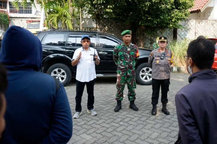 Wawali Armuji Mengawal Kegiatan Esekusi Tanah di jalan Taman Panjang Jiwo Permai