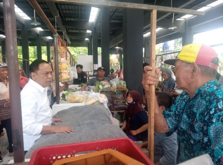Pedagang Fresh Market Kutisari Keluhkan Jam Operasional, Komisi B Langsung Cek ke Lapangan