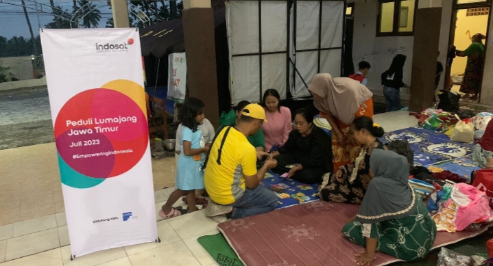 Indosat Beri Bantuan Korban Banjir Lahar Dingin Lumajang