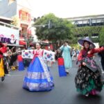 Surabaya Cross Culture International Folk Art Festival 2023 Satukan Budaya 8 Negara dan 9 Daerah Di Indonesia