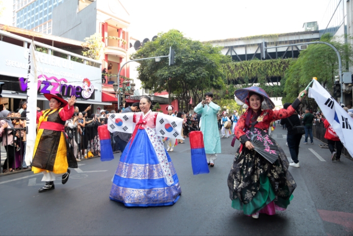 Surabaya Cross Culture International Folk Art Festival 2023 Satukan Budaya 8 Negara dan 9 Daerah Di Indonesia