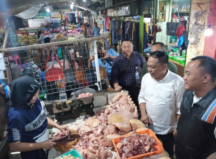 Wakil Ketua Komisi B Anas Karno Cek ke lapangan Antisipasi Peredaran Daging Gelonggongan 