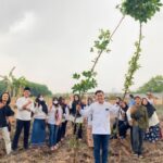 Di Kenjeran, Ketua BKN DPC PDIP Kota Surabaya Abdul Ghoni Muklas Ni’am Tanam Ratusan Pohon