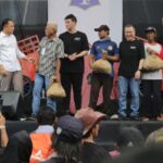 Gereja Mawar Sharon Bagikan Ribuan Paket Sembako, Wali Kota Eri: Surabaya Kota Toleransi
